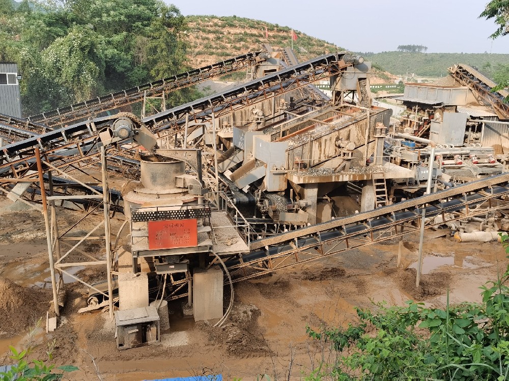安舜機(jī)械承建安徽績(jī)溪砂石線生產(chǎn)現(xiàn)場(chǎng)